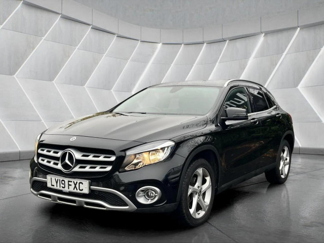 MERCEDES-BENZ GLA