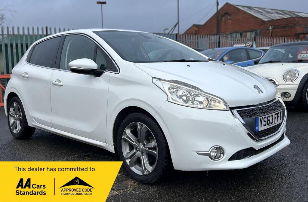 PEUGEOT 208 1.4 HDi Allure Euro 5 5dr