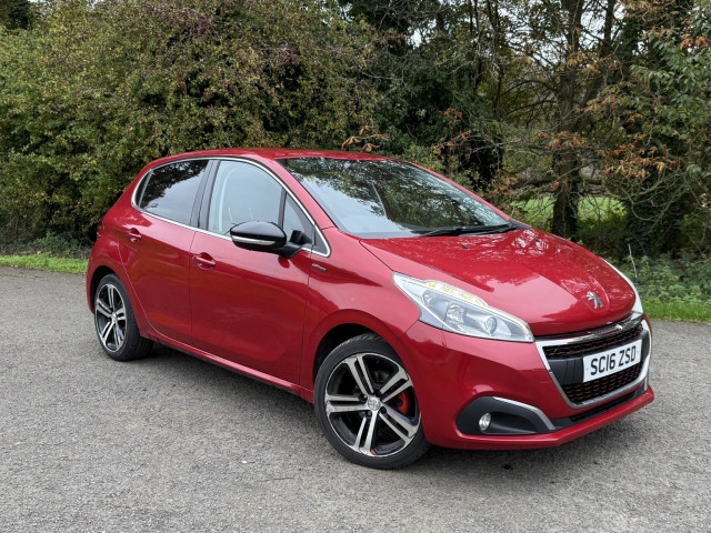 PEUGEOT 208