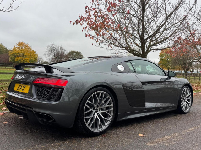 AUDI R8