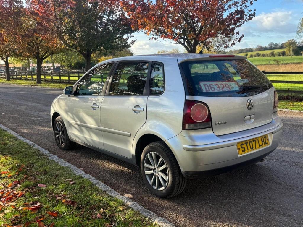 VOLKSWAGEN POLO