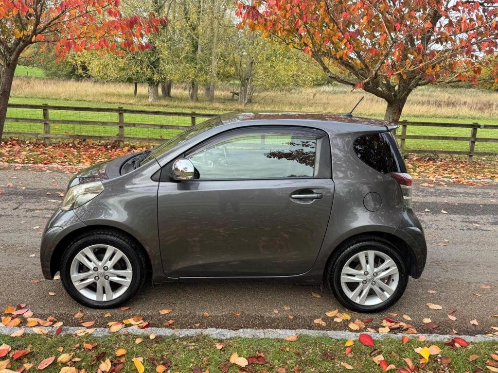TOYOTA IQ