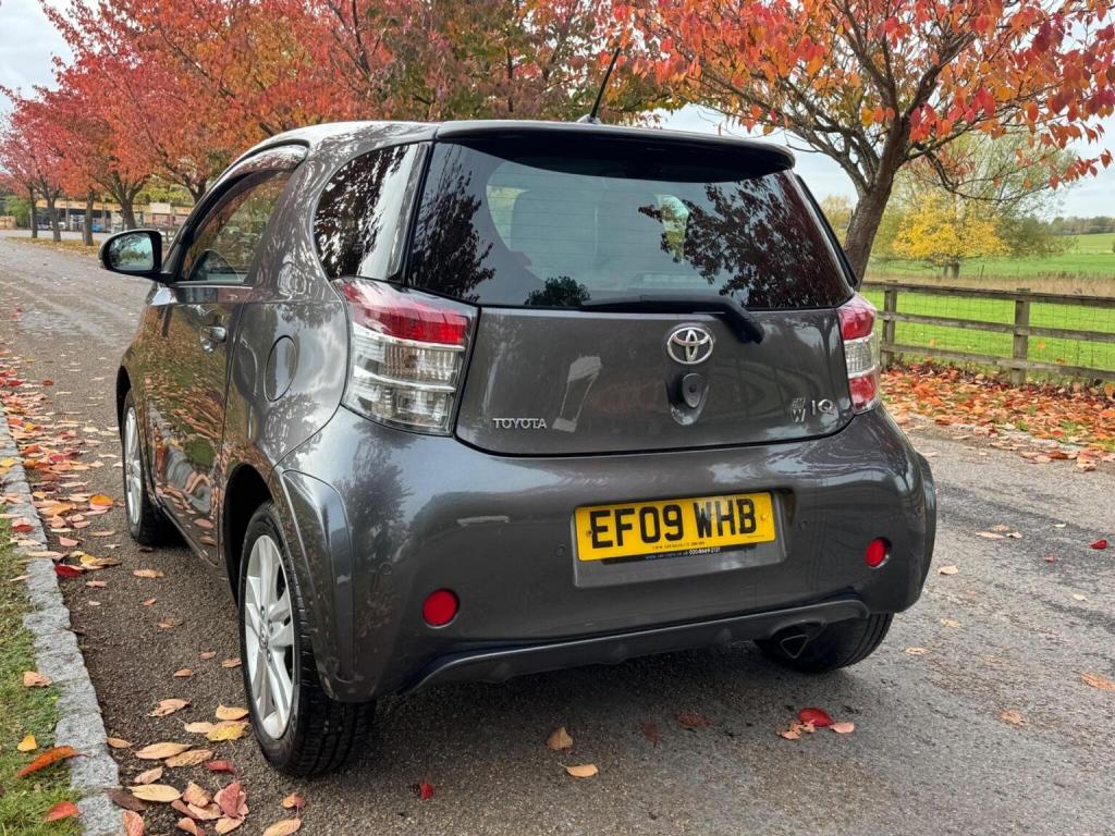 TOYOTA IQ