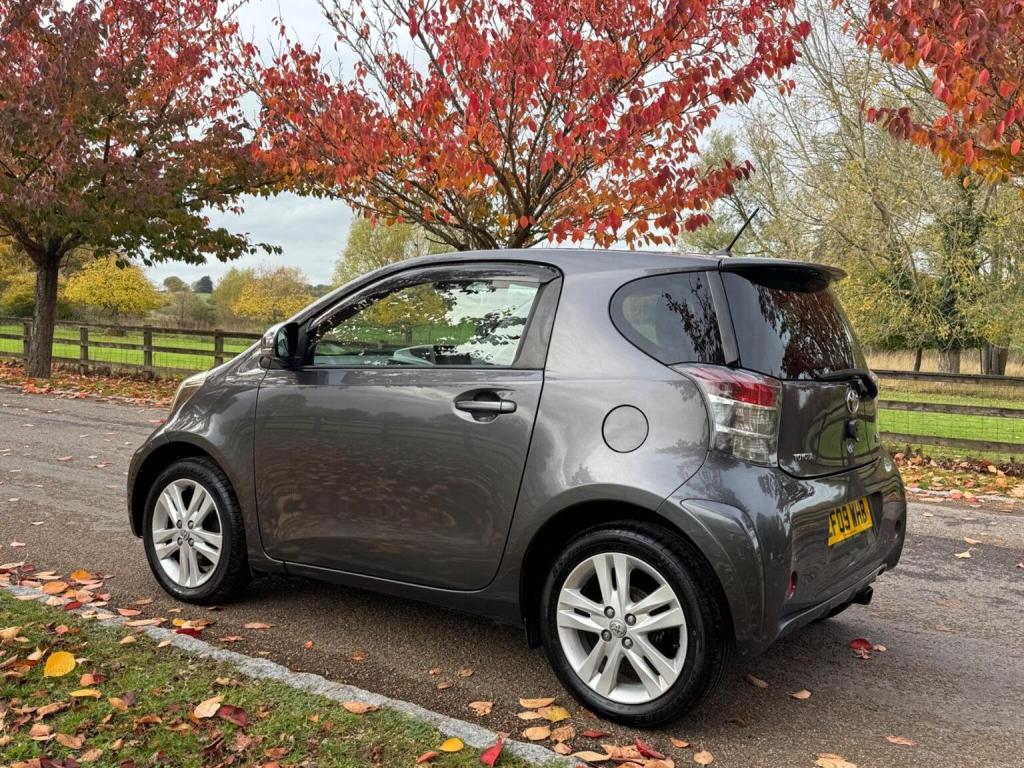 TOYOTA IQ