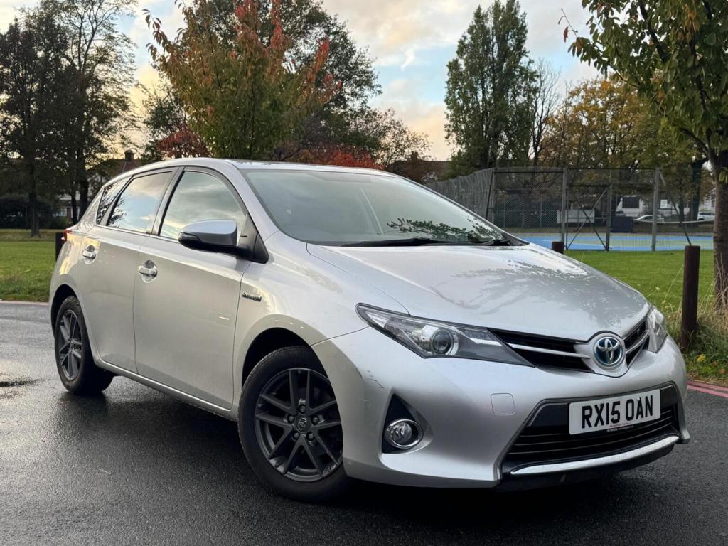 TOYOTA AURIS