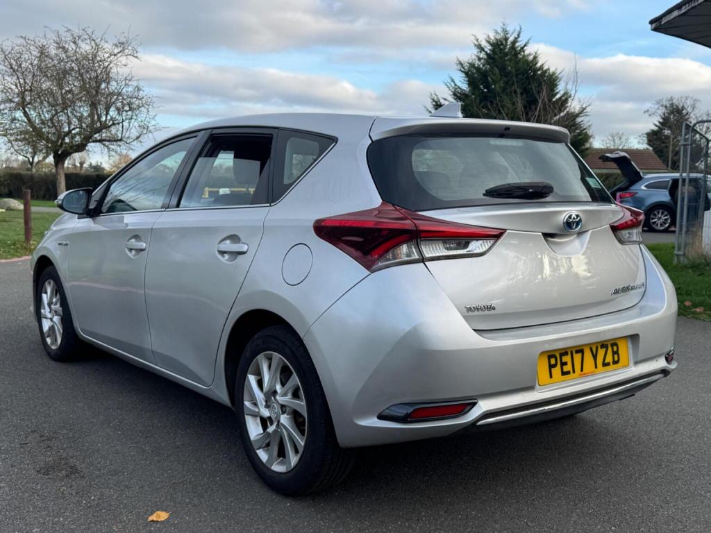 TOYOTA AURIS