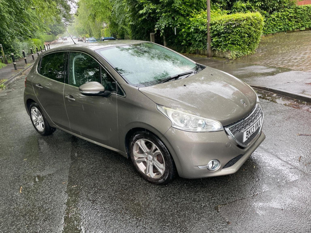 PEUGEOT 208 1.2 VTi Allure Euro 5 5dr