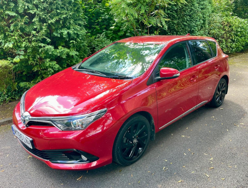 TOYOTA AURIS 1.8 VVT-h Design CVT Euro 6 (s/s) 5dr