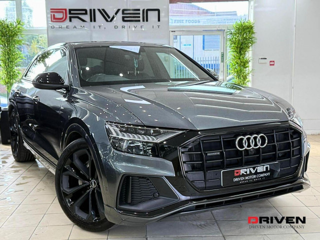 AUDI Q8