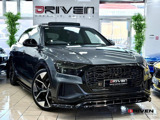 AUDI Q8