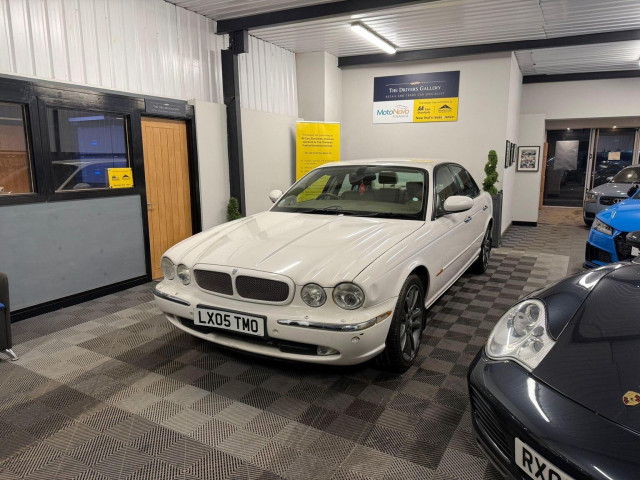 JAGUAR XJR