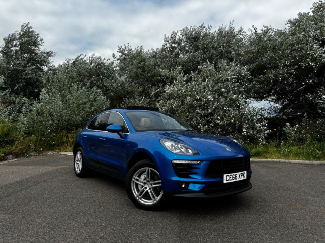 PORSCHE MACAN