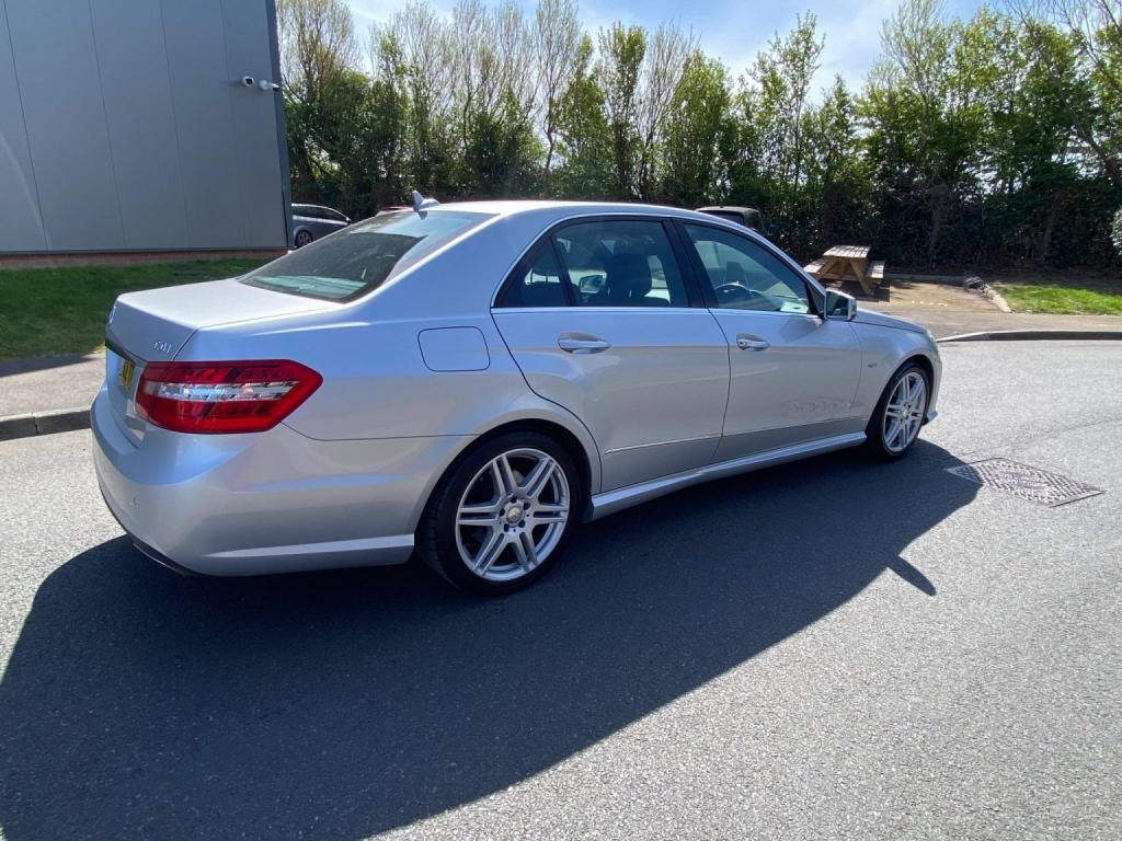 MERCEDES-BENZ E CLASS