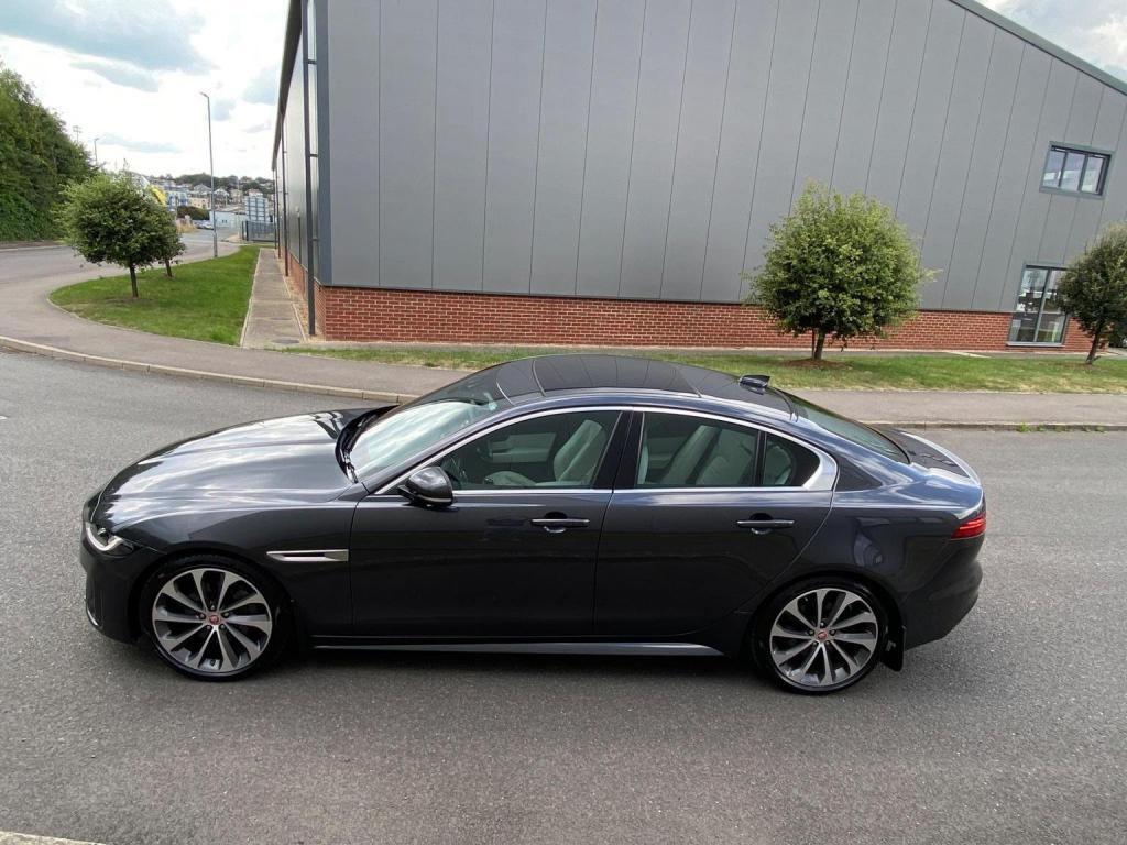 JAGUAR XE