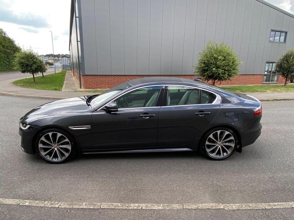 JAGUAR XE