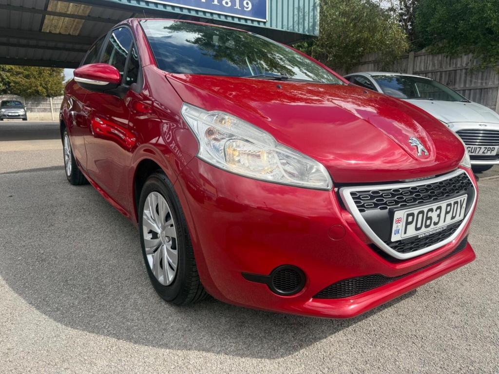 PEUGEOT 208