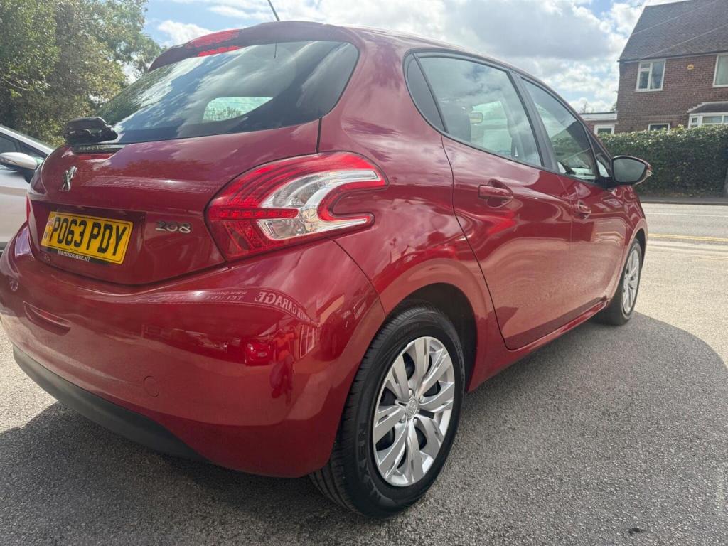 PEUGEOT 208