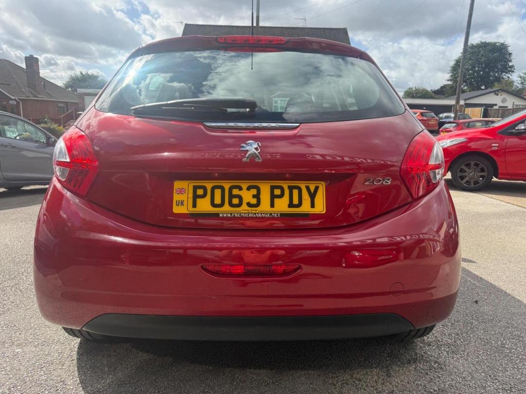 PEUGEOT 208