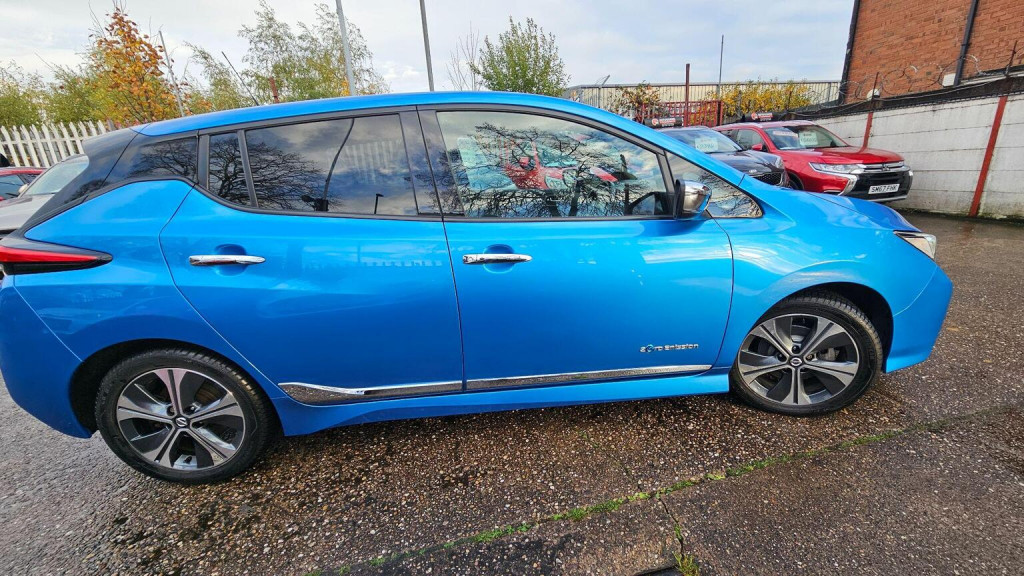 NISSAN LEAF