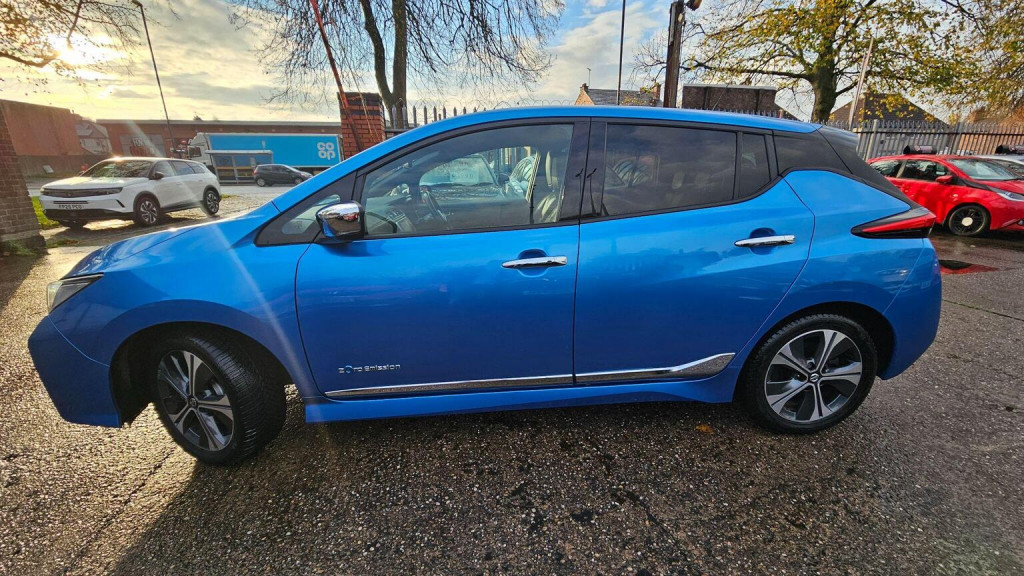 NISSAN LEAF