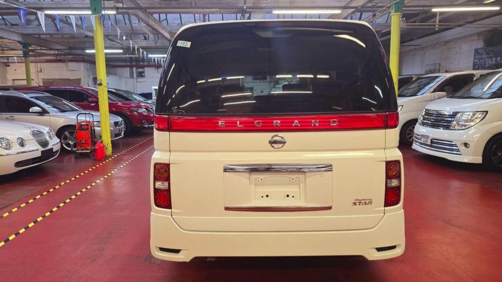NISSAN ELGRAND