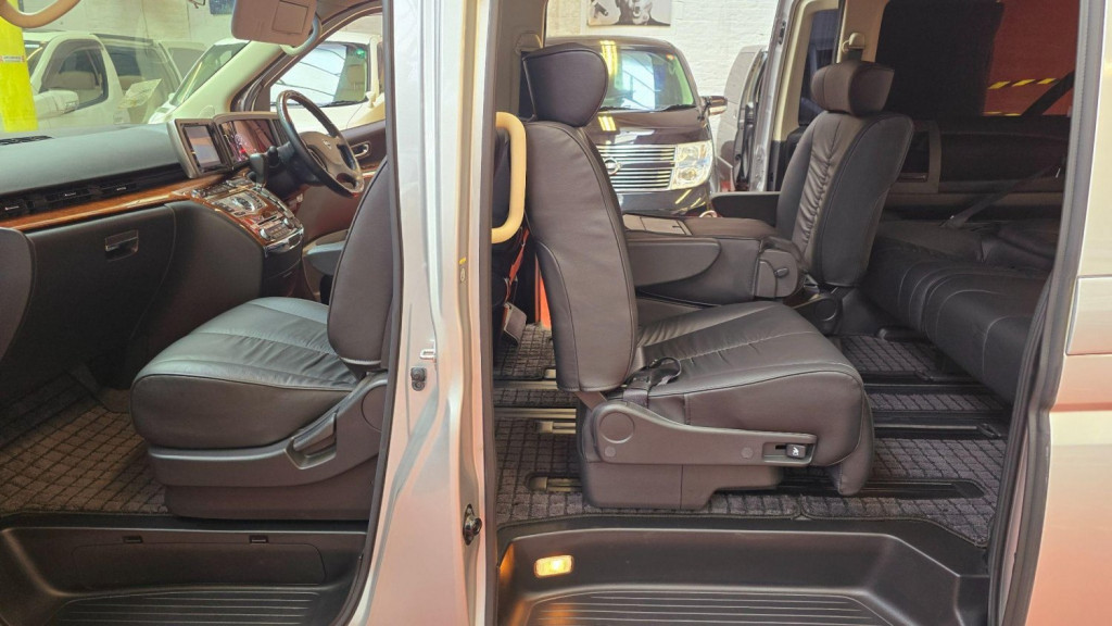 NISSAN ELGRAND