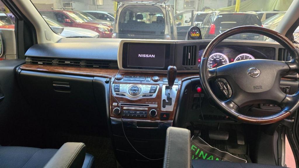 NISSAN ELGRAND