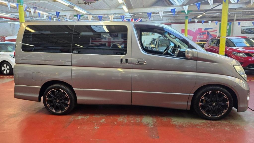 NISSAN ELGRAND