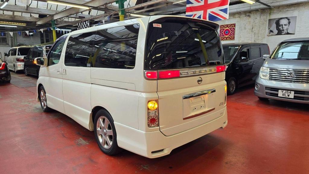 NISSAN ELGRAND