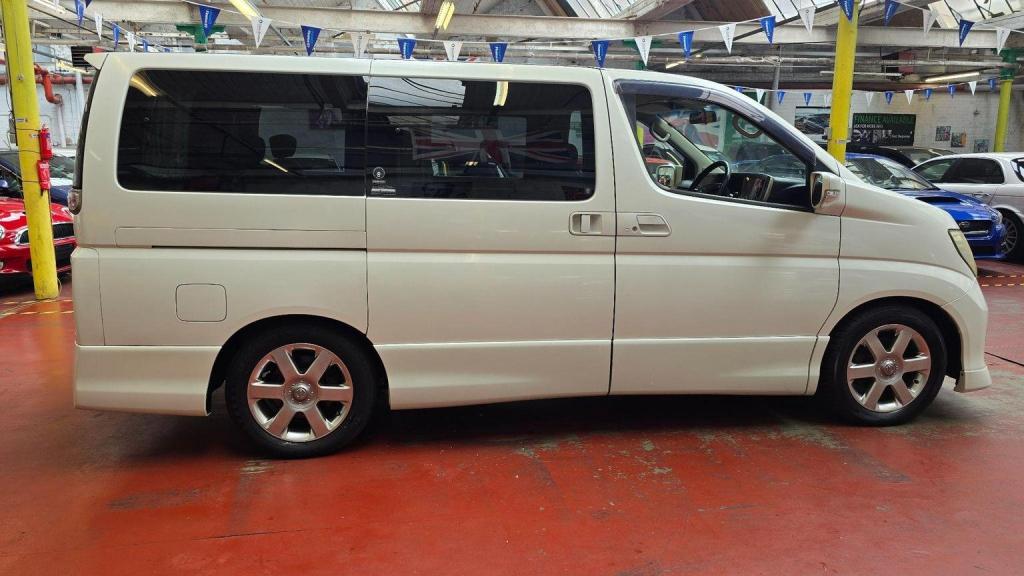 NISSAN ELGRAND