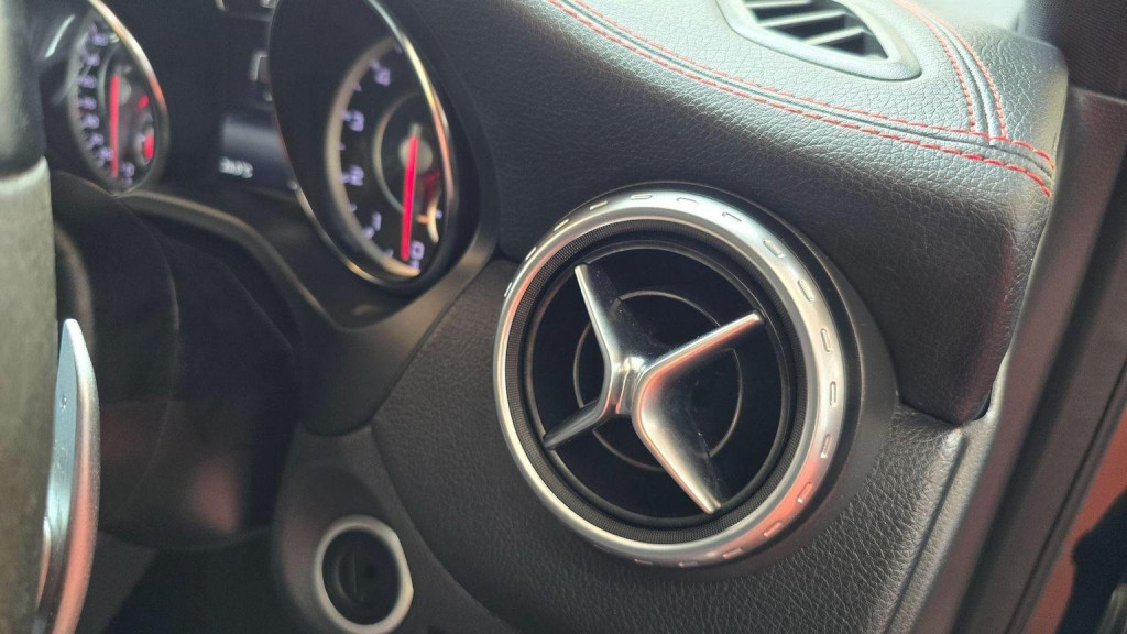 MERCEDES-BENZ GLA CLASS