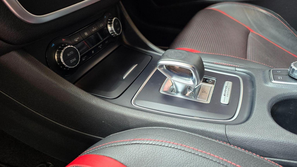 MERCEDES-BENZ GLA CLASS