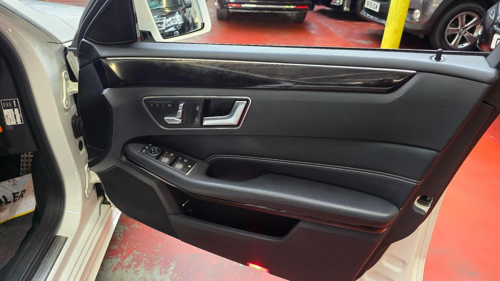 MERCEDES-BENZ E CLASS