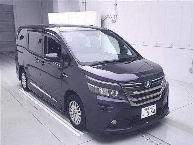 TOYOTA VOXY