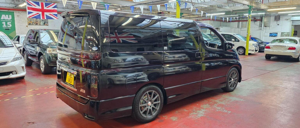 NISSAN ELGRAND
