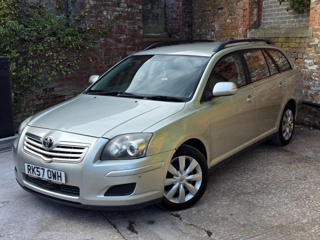 TOYOTA AVENSIS 2.0 D-4D Colour Collection