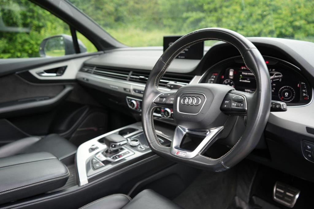 AUDI SQ7