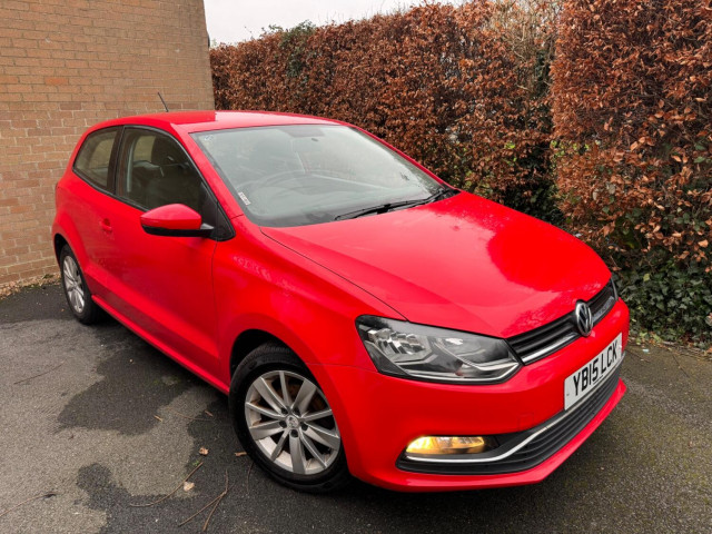 VOLKSWAGEN POLO (2015)