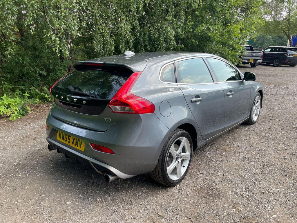 VOLVO V40