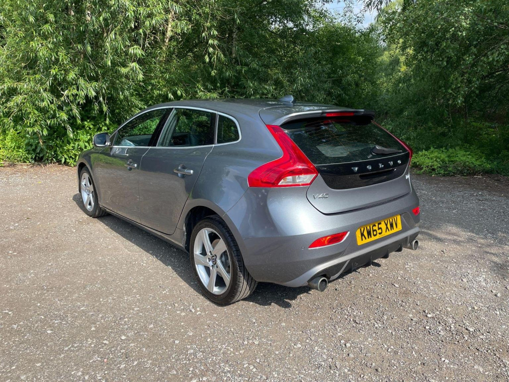 VOLVO V40