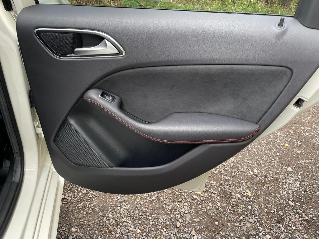 MERCEDES-BENZ B CLASS