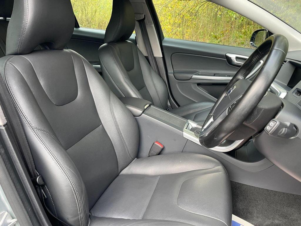 VOLVO V60 CROSS COUNTRY