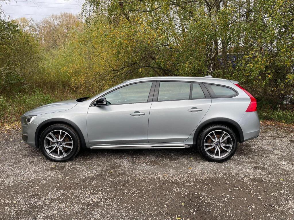 VOLVO V60 CROSS COUNTRY