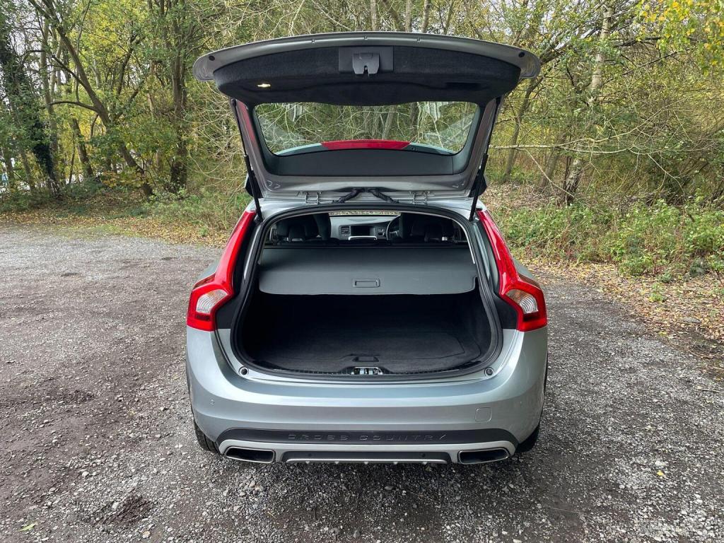 VOLVO V60 CROSS COUNTRY