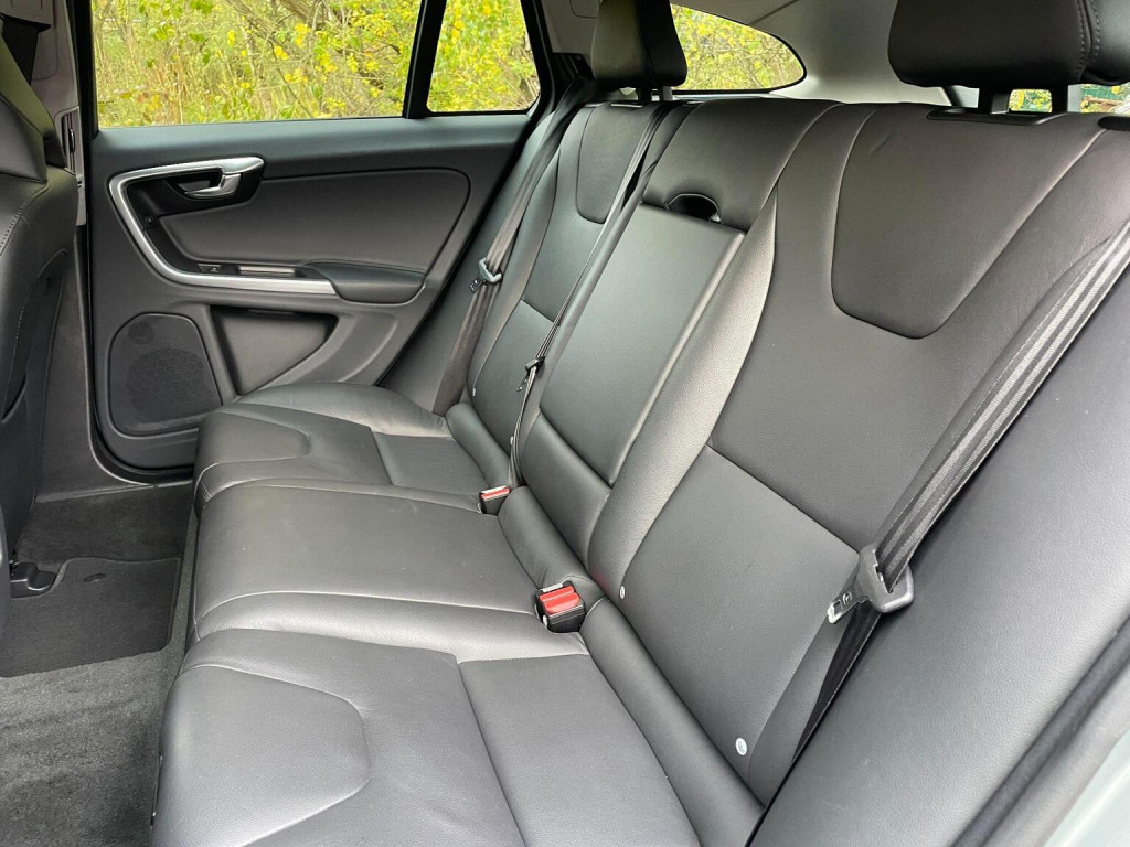 VOLVO V60 CROSS COUNTRY