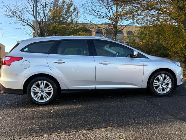 FORD FOCUS 1.6 Titanium Navigator Powershift Euro 5 5dr