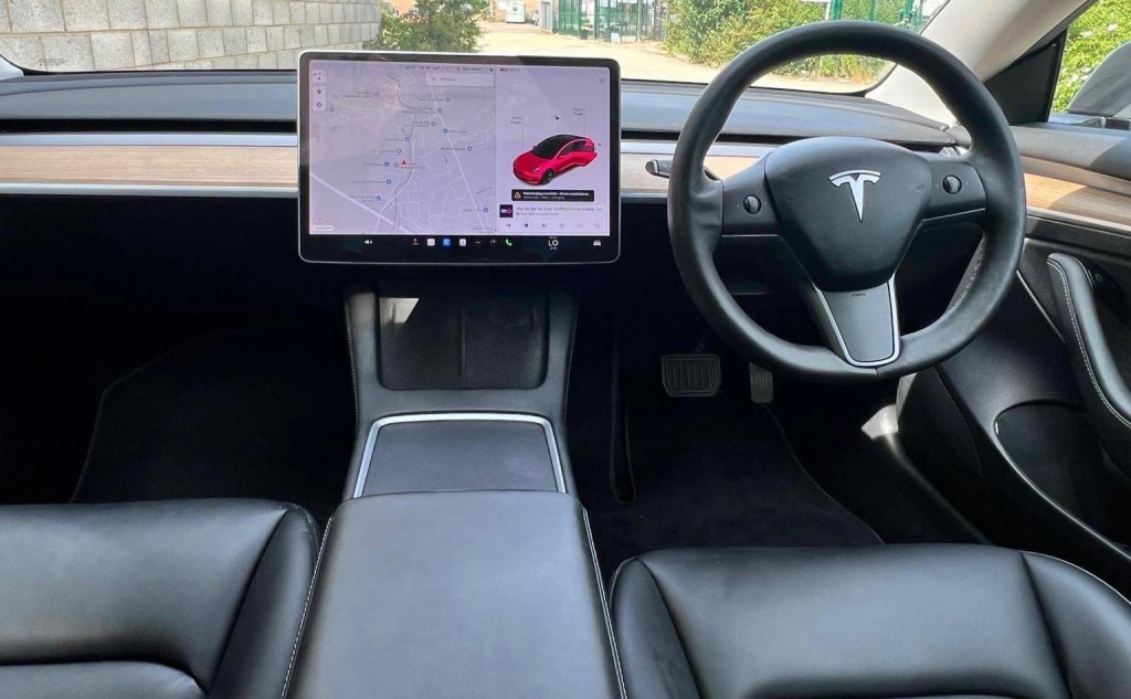 TESLA MODEL 3