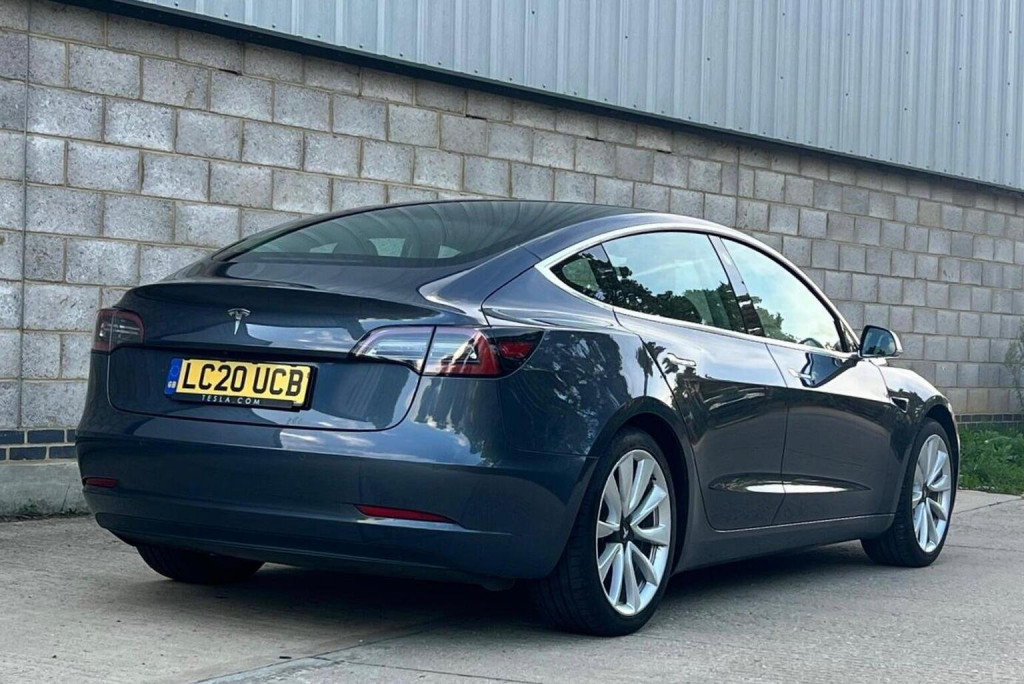TESLA MODEL 3