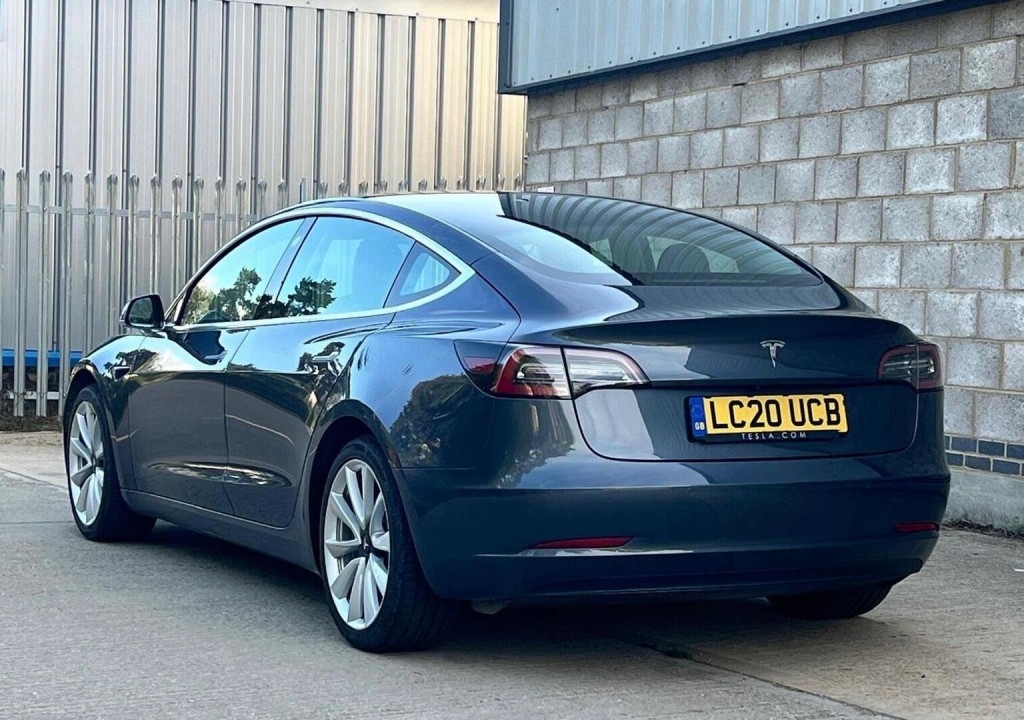 TESLA MODEL 3