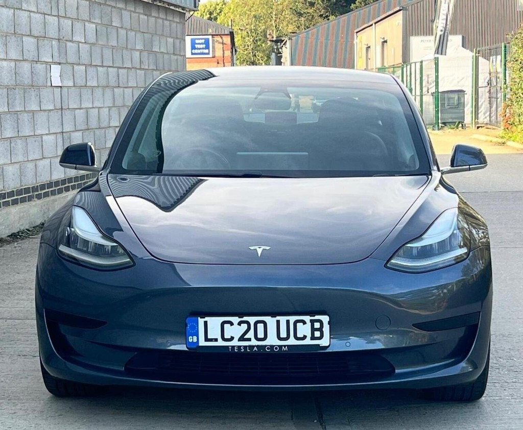 TESLA MODEL 3